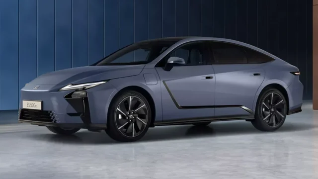 2025-Lexus-ES500e-Europe-2s-2048×1152