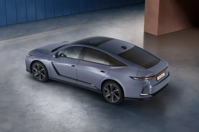 2025-Lexus-ES500e-Europe-3-2048×1366