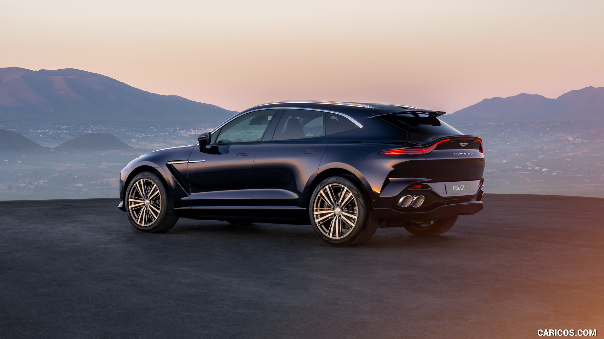 2027 Aston Martin DBX GT (11)